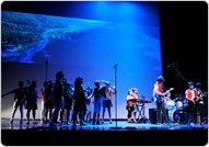 Le 2 juin dernier, Ra Veizi et ses lves vous prsentaient un spectacle haut en couleurs, mlant musique, thtre et danse pour dcouvrir la culture des Balkans  travers son folklore, au centre culturel Marc Brinon.