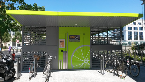 La vélostation Véligo de Montévrain, place de la Gare