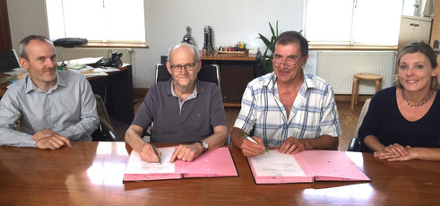 Michel Chartier et Francis Abramovici entourés de Frank Van dravik, directeur général de Marne et Gondoire et Séverine Deraime de l'association des professionnels de santé MSP Marne et Gondoire